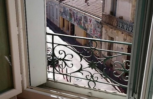 Gares Apartamento | Spacious and bright apartment, large terrace, near StRoch main station
