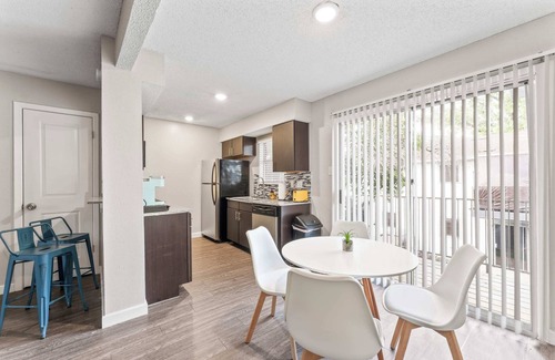 Windsor Park Apartamento | Spacious and Chic King Bed 2BR Suite, 5 Min to DT