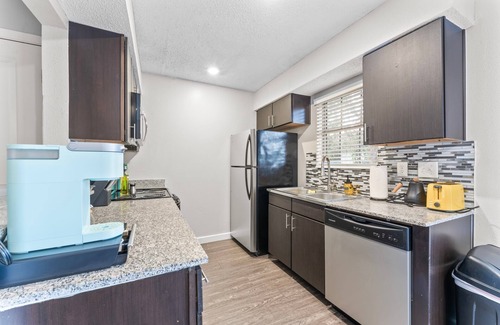 Riverside Apartamento | Spacious and Chic King Bed 2BR Suite 5 Min to DT