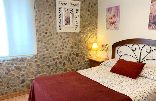 Sot de Ferrer Cabaña | Amplio y cómodo apartamento, 3 habitaciones, 2 baños, salón comedor con chimenea