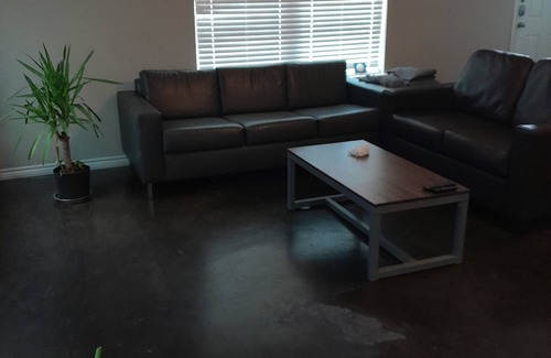 South Side Casa | Spacious and comfortable 3 bed room townhouse. One room avaliable.