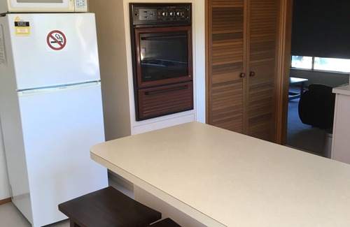 Myrtleford Casa | Estancia espaciosa y confortable. Min 2 noches de estancia.