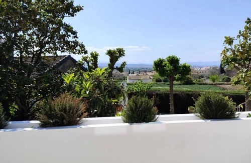 Barrio de la Vega Apartamento | Amplio y cómodo apartamento con terraza y vistas