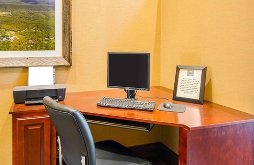 Woodstock Casa | Spacious and comfortable lodging near Luray Caverns in Woodstock