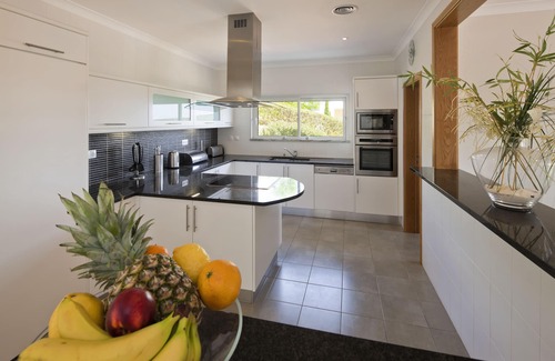 Vila do Bispo Villa | Amplia Villa de 4 dormitorios / 4 baño cerca de Burgau y la playa con jacuzzi y piscina