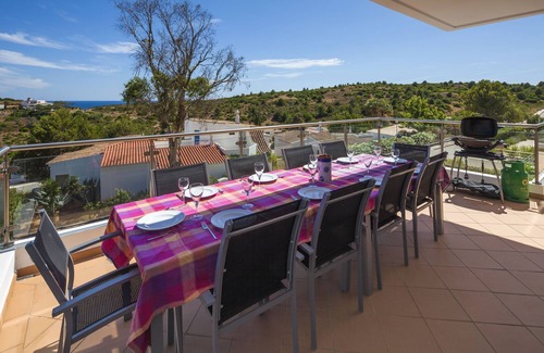 Vila do Bispo Villa | Amplia Villa de 4 dormitorios / 4 baño cerca de Burgau y la playa con jacuzzi y piscina