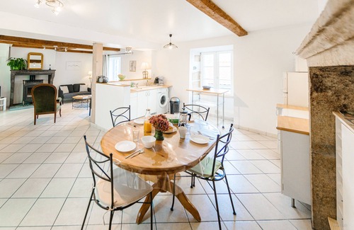 Le Crest Casa | Spacious house for your vacations between Lakes, Volcanoes and Heritage!
