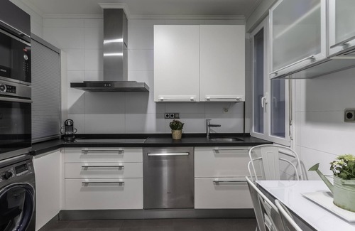 Bilbao City Centre Apartamento | Espacioso y acogedor en barrio céntrico, Indautxu.