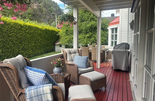 Peniscola Casa | Spacious and cozy house with garden in the center of Svelvik