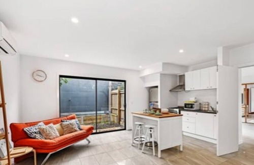 Chadstone Casa | Spacious and elegant 7 bedroom home in prime Chadstone location.
