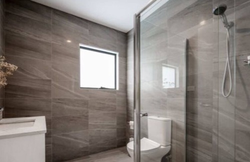 Chadstone Casa | Spacious and elegant 7 bedroom home in prime Chadstone location.