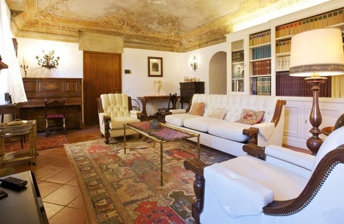 Castello Casa | Casa amplia y excepcional de seis habitaciones con un precioso patio