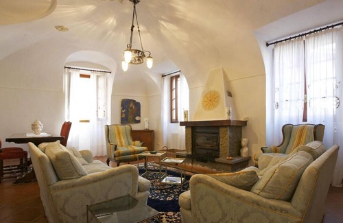 Castello Casa | Casa amplia y excepcional de seis habitaciones con un precioso patio