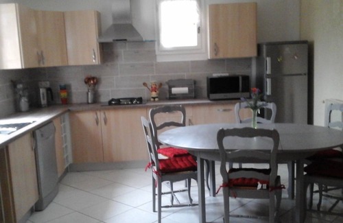 Esparron-de-Verdon Apartamento | amplio y fresco apartamento domisilado en una zona tranquila con acceso directo al lago