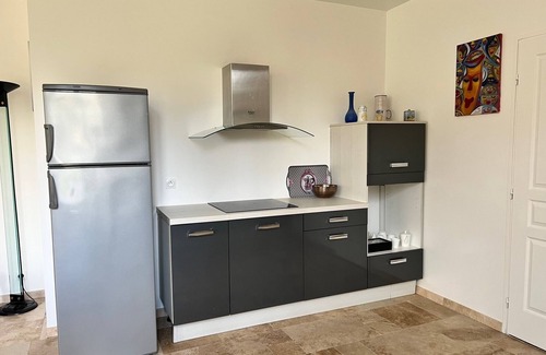 La Roche-Chalais Cabaña | Gîte-Moderno-Baño en la habitacion-Vista al Jardín