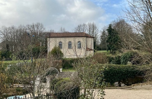 La Roche-Chalais Cabaña | Gîte-Moderno-Baño en la habitacion-Vista al Jardín