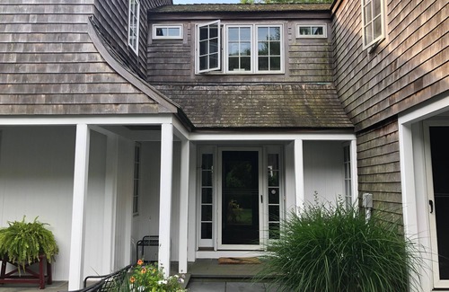 Chilmark Casa | Spacious and gracious architect designed home on 3 acres off Middle Road.