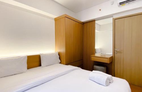 Cikarang Apartamento | Spacious and Homey 2BR with Work Space at Meikarta Apartment By Travelio