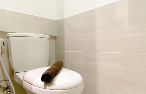 Cikarang Apartamento | Spacious and Homey 2BR with Work Space at Meikarta Apartment By Travelio
