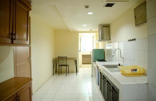 Old Jakarta Apartamento | Spacious and Homey 3BR at Kondominium Rajawali Apartment By Travelio
