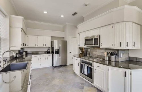Grand Prairie Casa | Spacious and Luxury Home w/ Cinema Room and Pool