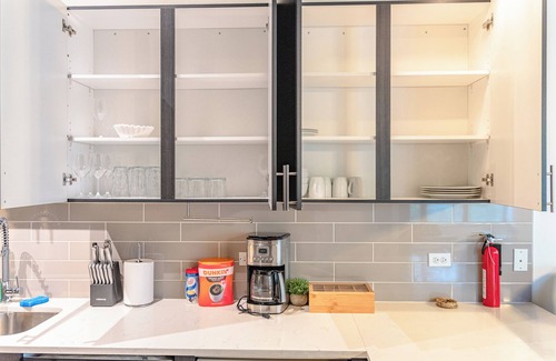 Prairie District Apartamento | Spacious and luxurious apartment / sleeps 10 and with optional parking