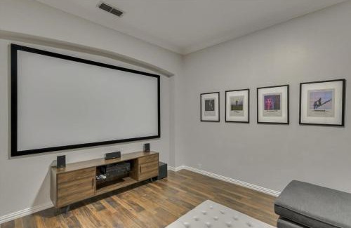 Grand Prairie Casa | Spacious and Luxury Home w Cinema Room and Pool
