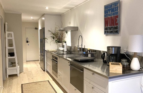 Eden Terrace Apartamento | Spacious and Modern city apartment - free parking