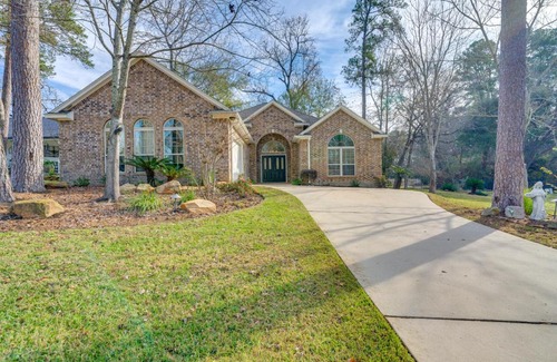 April Sound Casa | Spacious and Modern Home in Montgomery with Deck!