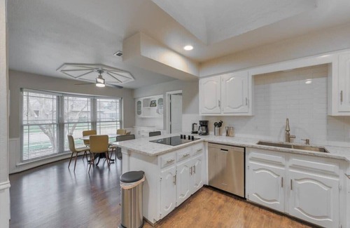 Plano Casa | Spacious and Modern Home with Private Pool