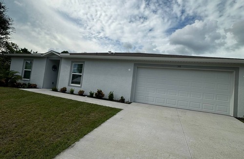 Port Charlotte Casa | Spacious and private bedroom in a modern new home in Port Charlotte with AC,WiFi