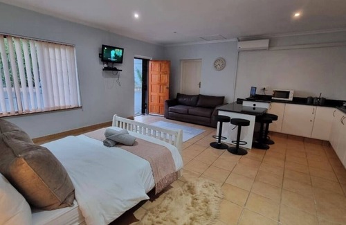 Umhlanga Casa | Spacious and secure modern home with exquisite views