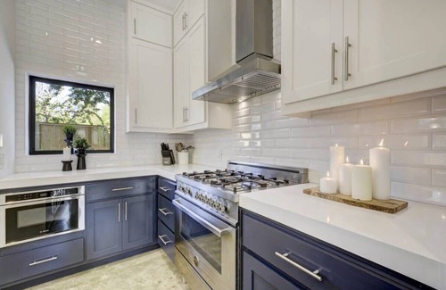 Govalle Casa | Spacious and Sleek Modern Elegance |Heated Pool