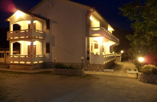Rab Apartamento | Spacious and Sunny Apartment on Island Rab