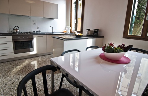 Dorsoduro Apartamento | Amplio y soleado mirador en Zattere con vista a la iglesia Redentore