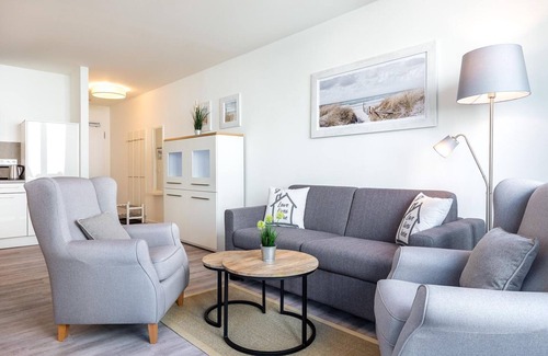 Alt-Travemunde/Ronnau Apartamento | Spacious and tasteful 3-room apartment with loggia and two bathrooms! -