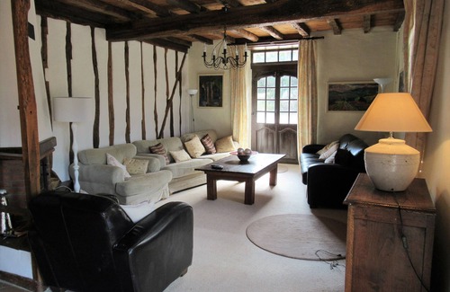 Boussan Otro | Amplio y granja bien equipadas con piscina privada en 45 Acres