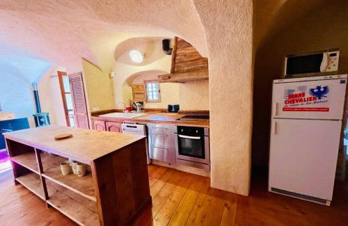 La Salle-les-Alpes Apartamento | Spacious apartment in village house