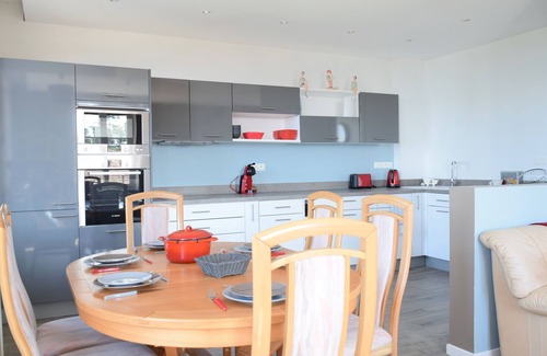 Evian-les-Bains Apartamento | Espacioso apartamento en Évian-les-Bains con balcón y garaje