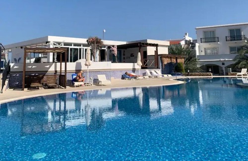 Agios Nikolaos Apartamento | Spacious apartment by the sea
