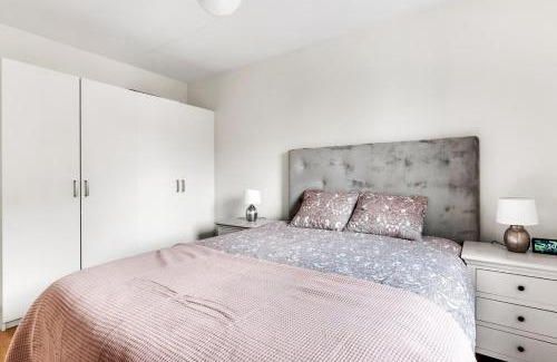 Sundbyberg Municipality Apartamento | Spacious apartment close to Stockholm city & Mall
