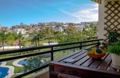 Torremolinos Apartamento | Amplio apartamento en residencial tranquilo junto a la playa