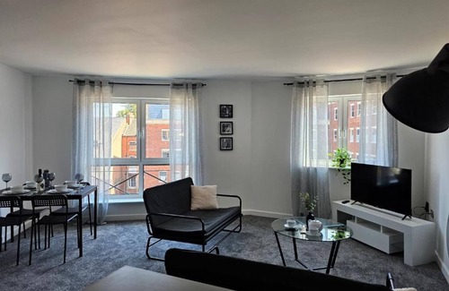 Northampton Apartamento | Spacious Apartment -2 Bedroom With 2 En-suite Bathrooms