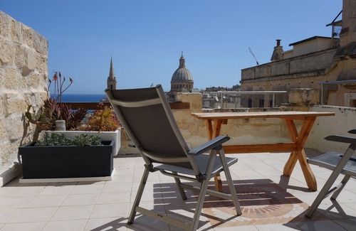 Valletta Apartamento | Amplio apartamento, personaje histórico, vistas fascinantes sobre el casco antiguo y el mar