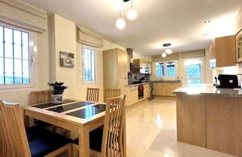 San Roque Apartamento | Spacious Apartment in San Roque Golf Club