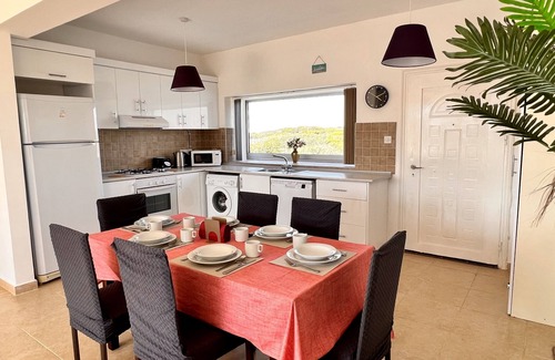 Tatlisu Apartamento | Spacious apartment in Tatlisu North Cyprus, 3 Communal swimming pools on site