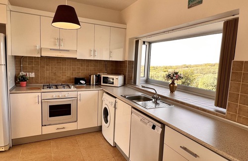 Tatlisu Apartamento | Spacious apartment in Tatlisu North Cyprus, 3 Communal swimming pools on site