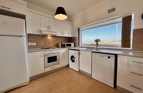 Tatlisu Apartamento | Spacious apartment in Tatlisu North Cyprus, 3 Communal swimming pools on site