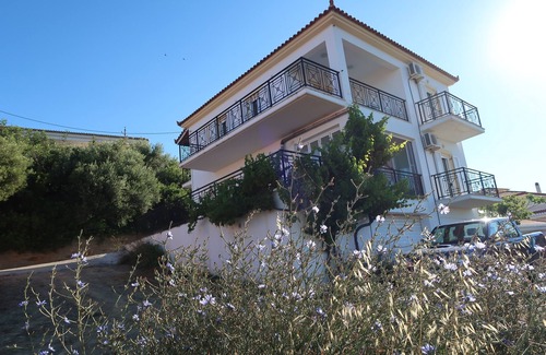 Foinikounta Apartamento | Amplio apartamento cerca de la playa con una vista única de Finikounda