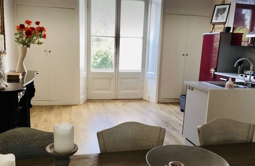 Zaltbommel Apartamento | Spacious apartment in monumental building center Zaltbommel.